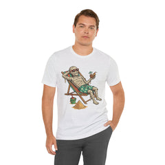 Funny Summer Mummy Relaxing On Beach Chair Halloween T-Shirt