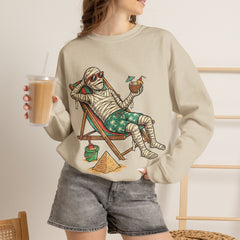 Funny Summer Mummy Relaxing On Beach Chair Halloween Crewneck Sweatshirt