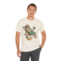 Funny Summer Mummy Relaxing On Beach Chair Halloween T-Shirt