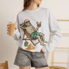 Funny Summer Mummy Relaxing On Beach Chair Halloween Crewneck Sweatshirt
