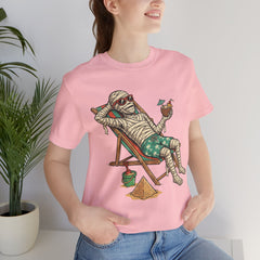 Funny Summer Mummy Relaxing On Beach Chair Halloween T-Shirt