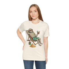 Funny Summer Mummy Relaxing On Beach Chair Halloween T-Shirt