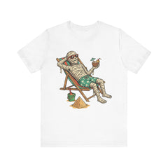 Funny Summer Mummy Relaxing On Beach Chair Halloween T-Shirt