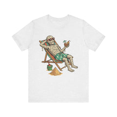 Funny Summer Mummy Relaxing On Beach Chair Halloween T-Shirt