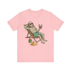 Funny Summer Mummy Relaxing On Beach Chair Halloween T-Shirt